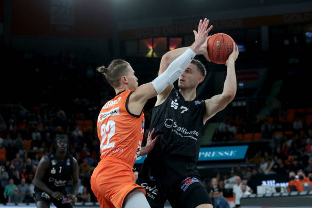 比赛初期的 比赛初期的