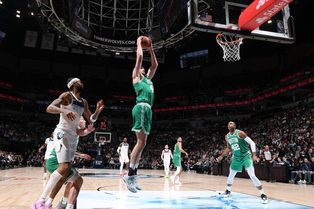 篮板球的争 篮板球的争