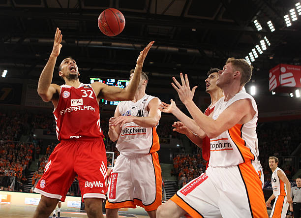 打入两球 打入两球